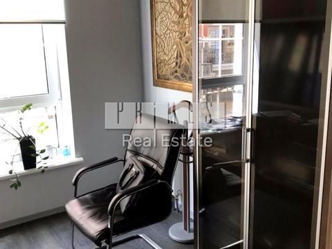 комерційна за адресою Дегтярна вул., 6