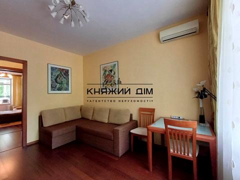 квартира за адресою Київ, Князів Острозьких вул. (Московська), 41/8