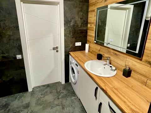 квартира за адресою Дніпровська набережна вул., 18-А