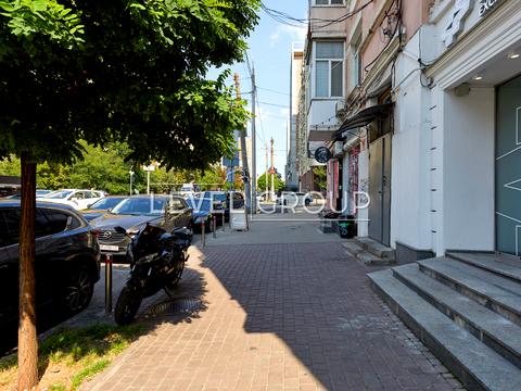 комерційна за адресою Антоновича вул. (Горького), 93