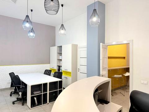 комерційна за адресою Ямська вул., 52