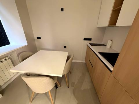 комерційна за адресою Володимирська вул., 81-Б