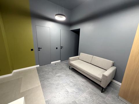 комерційна за адресою Володимирська вул., 81-Б