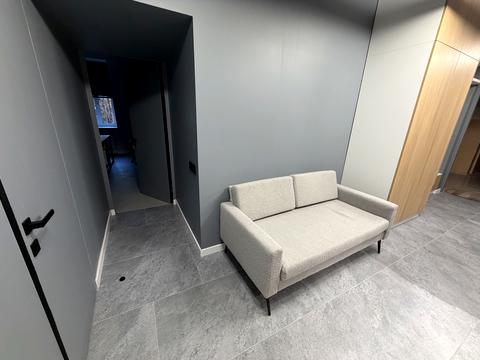 комерційна за адресою Володимирська вул., 81-Б