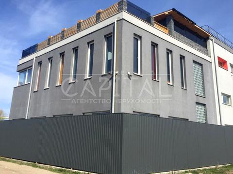 коммерческая по адресу Лесі Українки, 7