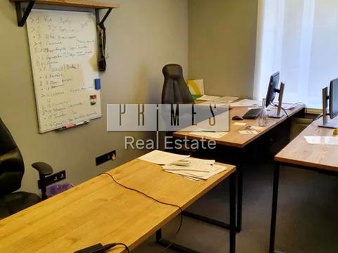 комерційна за адресою Інститутська вул., 22/7