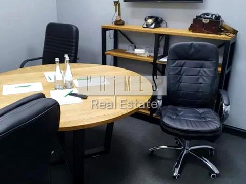 комерційна за адресою Інститутська вул., 22/7