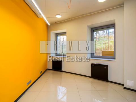 комерційна за адресою Спортивна пл., 20