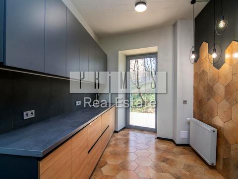 комерційна за адресою Спортивна пл., 20