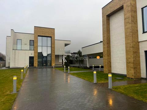 будинок за адресою Абрикосова вул., 8