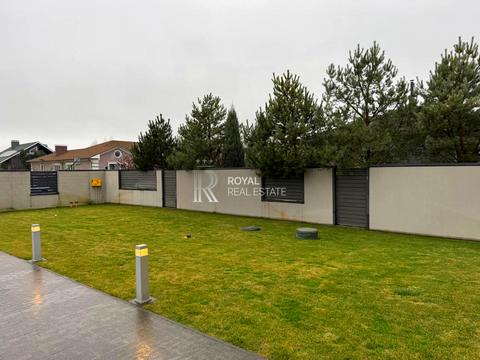 будинок за адресою Абрикосова вул., 8