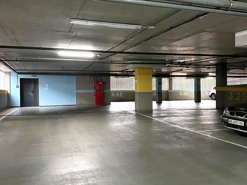 паркоместо по адресу Севастопольський спуск, 8-б