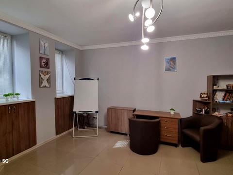 комерційна за адресою Сергія Єфремова вул., 33