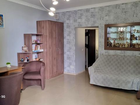 комерційна за адресою Сергія Єфремова вул., 33