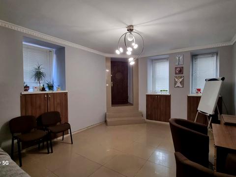 комерційна за адресою Сергія Єфремова вул., 33