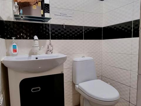 комерційна за адресою Сергія Єфремова вул., 33