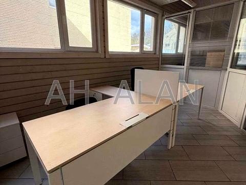 комерційна за адресою Нижньоюрківська вул., 37