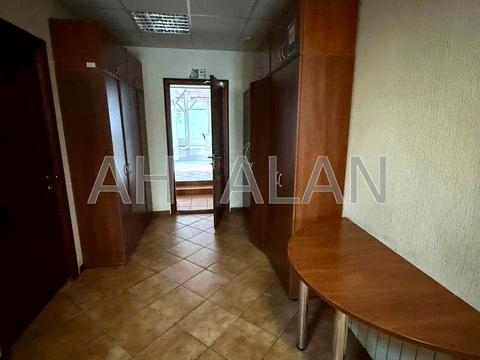 комерційна за адресою Нижньоюрківська вул., 37