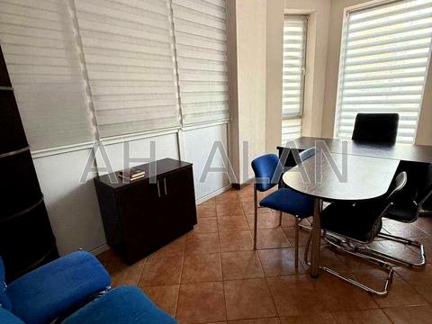 комерційна за адресою Нижньоюрківська вул., 37