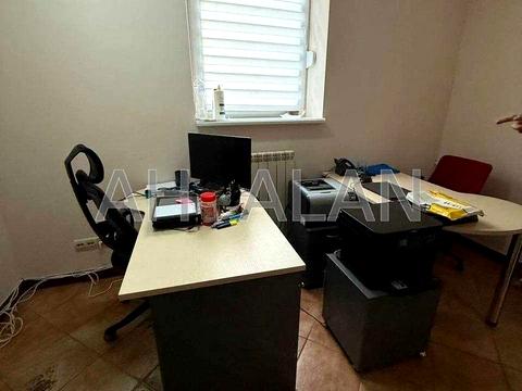 комерційна за адресою Нижньоюрківська вул., 37