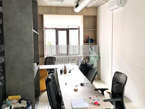 комерційна за адресою Воздвиженська вул., 51А