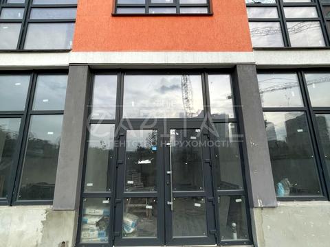 комерційна за адресою Бережанська вул., 15