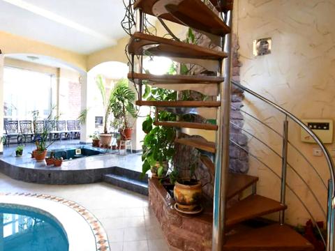 комерційна за адресою Львівська вул., 52