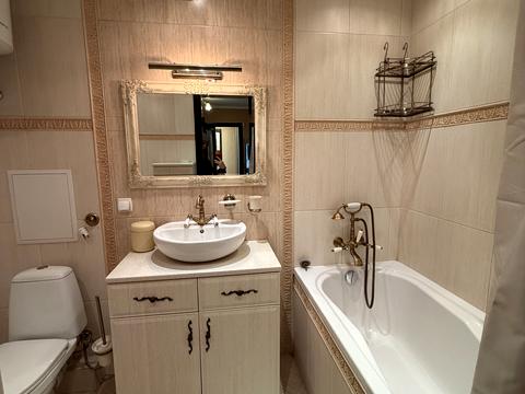 квартира за адресою Героїв полку "Азов" вул. (Маршала Малиновського), 25-А