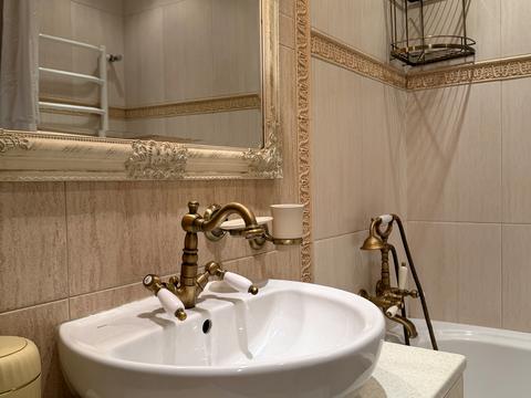 квартира за адресою Героїв полку "Азов" вул. (Маршала Малиновського), 25-А