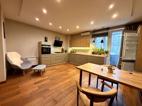 квартира за адресою Межигірська вул., 28