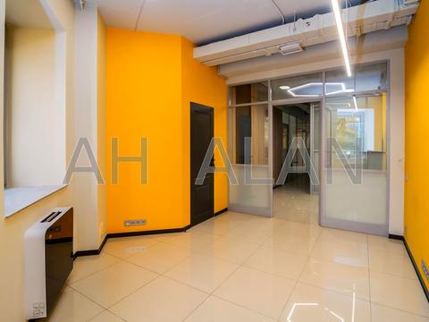 комерційна за адресою Спортивна пл., 3