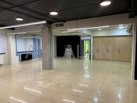 комерційна за адресою Спортивна пл., 3