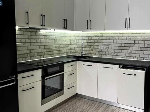 квартира за адресою Братська вул., 12