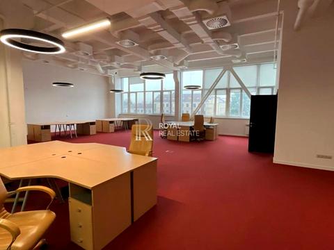 комерційна за адресою Лаврська вул. (Січневого Повстання), 16