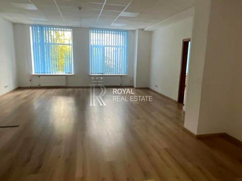 комерційна за адресою Лаврська вул. (Січневого Повстання), 1