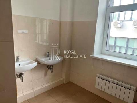 комерційна за адресою Лаврська вул. (Січневого Повстання), 1