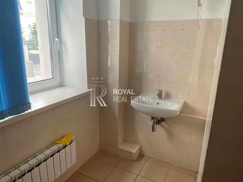 комерційна за адресою Лаврська вул. (Січневого Повстання), 1