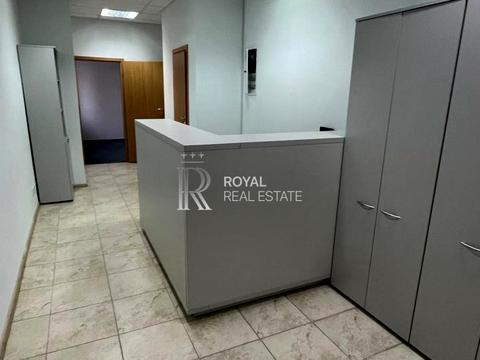 комерційна за адресою Лаврська вул. (Січневого Повстання), 5