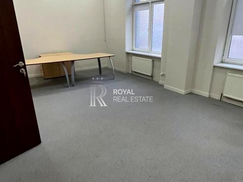 комерційна за адресою Лаврська вул. (Січневого Повстання), 8