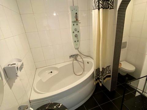 квартира за адресою Анни Ахматової вул., 28