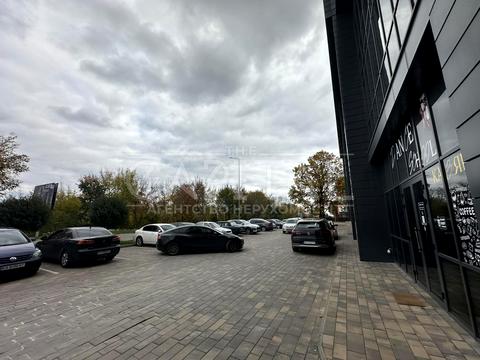 комерційна за адресою Машинобудівників вул., 16