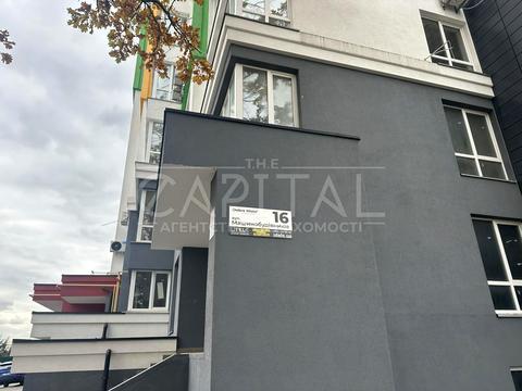 комерційна за адресою Машинобудівників вул., 16