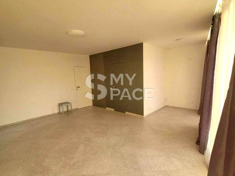 комерційна за адресою Київ, Катерини Грушевської вул. (Генерала Доватора), 2а