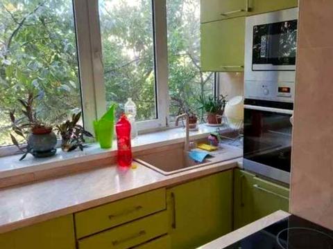 квартира за адресою Ревуцького вул., 42-Б