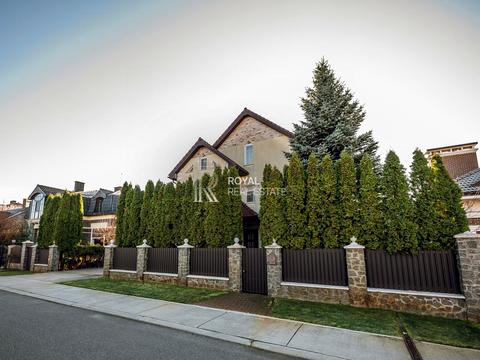 будинок за адресою Київ, Лютнева вул.