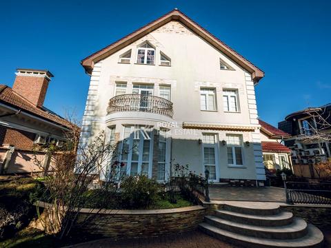 будинок за адресою Київ, Лютнева вул.