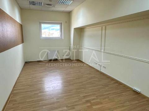 комерційна за адресою Володимирська вул., 76