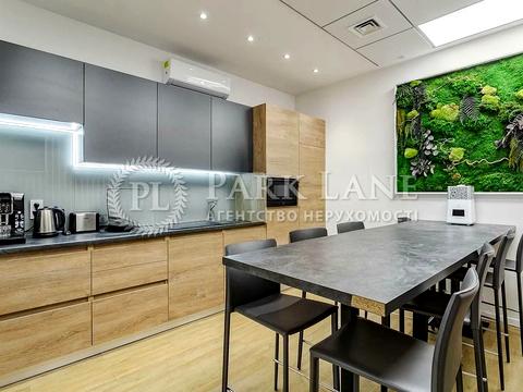 комерційна за адресою Михайла Грушевського вул., 9б