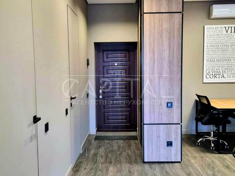 комерційна за адресою Жилянська вул., 68