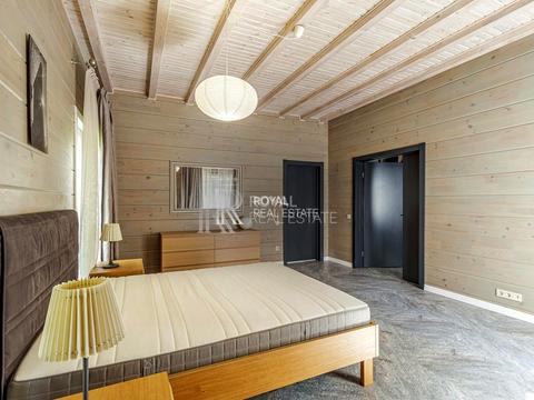 будинок за адресою Дніпровська набережна вул.